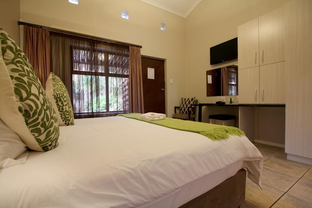 Ibhayi Guest Lodge - Lion Roars Hotels & Lodges. พอร์ตเอลิซาเบธ ภายนอก รูปภาพ