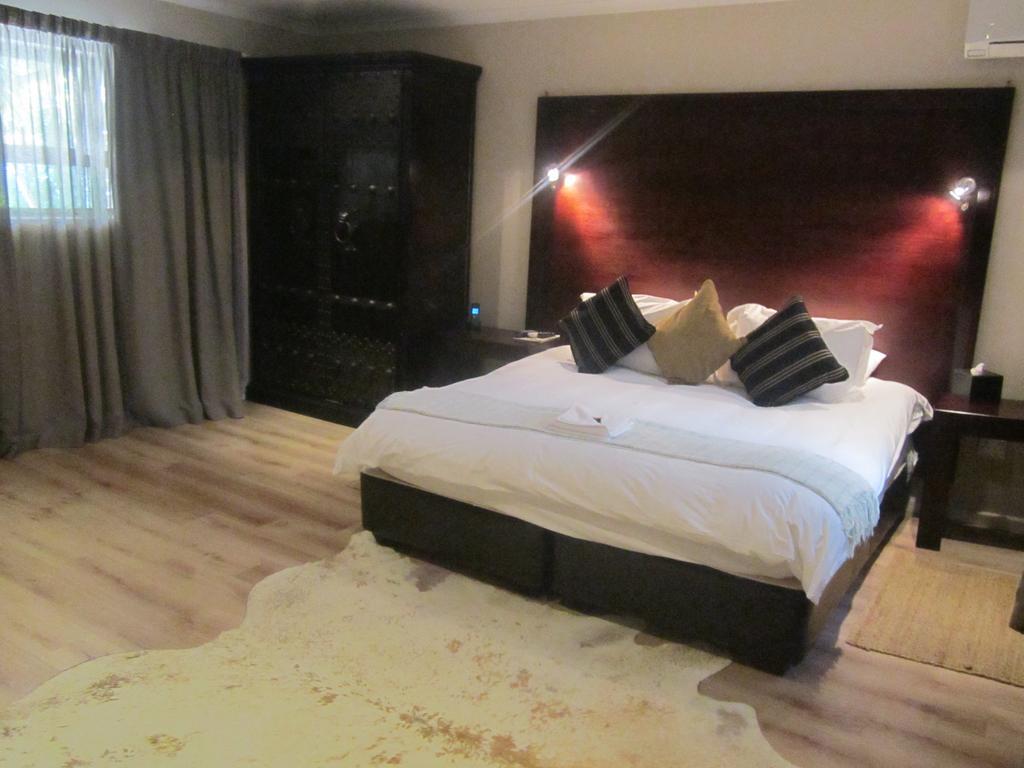 Ibhayi Guest Lodge - Lion Roars Hotels & Lodges. พอร์ตเอลิซาเบธ ภายนอก รูปภาพ