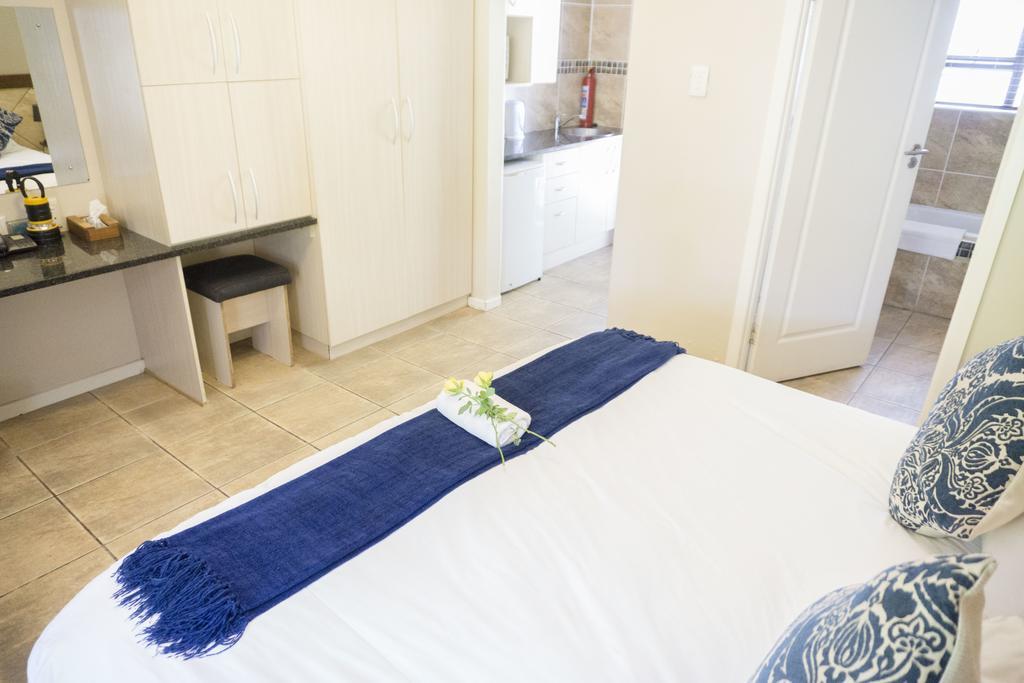 Ibhayi Guest Lodge - Lion Roars Hotels & Lodges. พอร์ตเอลิซาเบธ ภายนอก รูปภาพ
